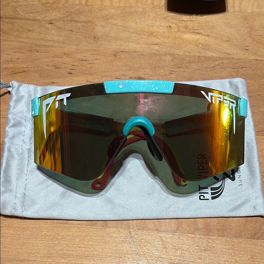 Pit Viper Playmate 2000